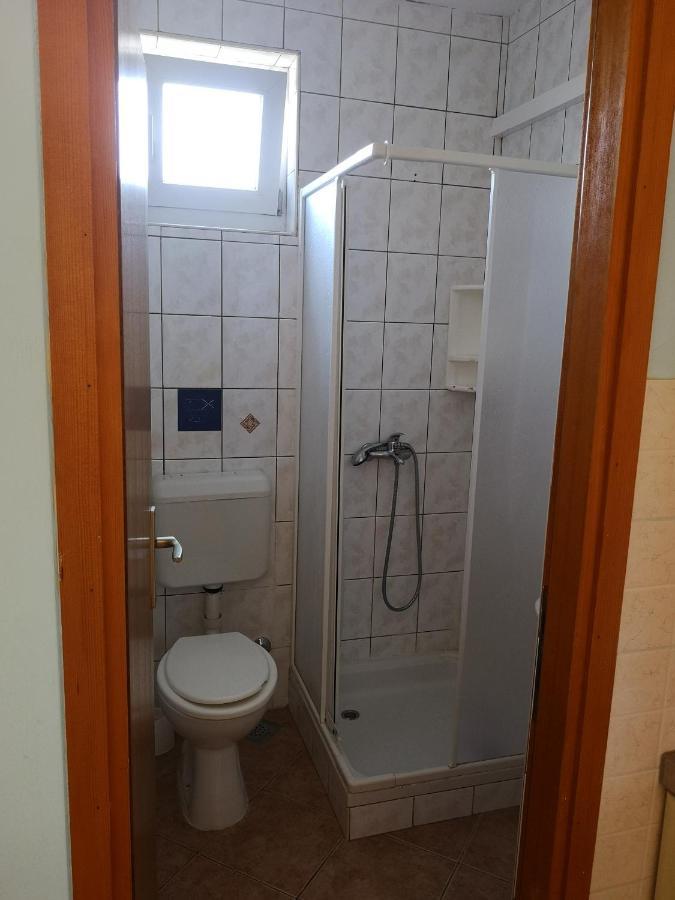 Apartments With A Parking Space Lopar, Rab - 16680 Bagian luar foto