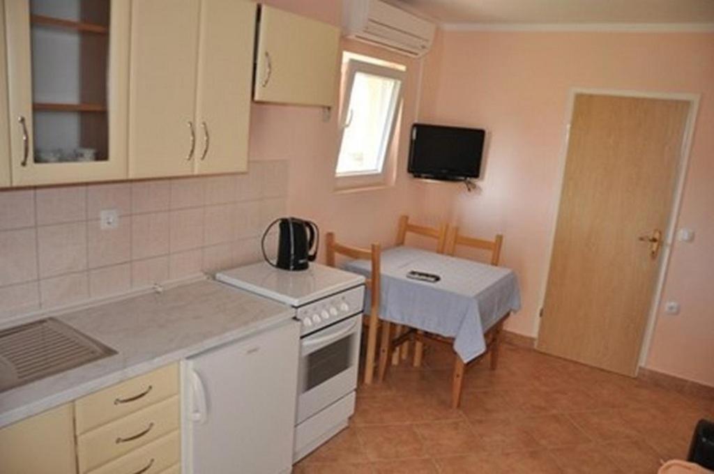 Apartments With A Parking Space Lopar, Rab - 16680 Bagian luar foto
