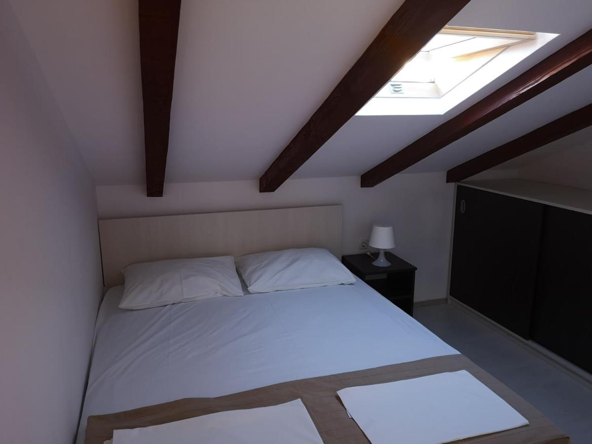 Apartments With A Parking Space Lopar, Rab - 16680 Bagian luar foto