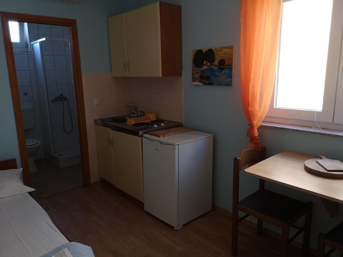 Apartments With A Parking Space Lopar, Rab - 16680 Bagian luar foto