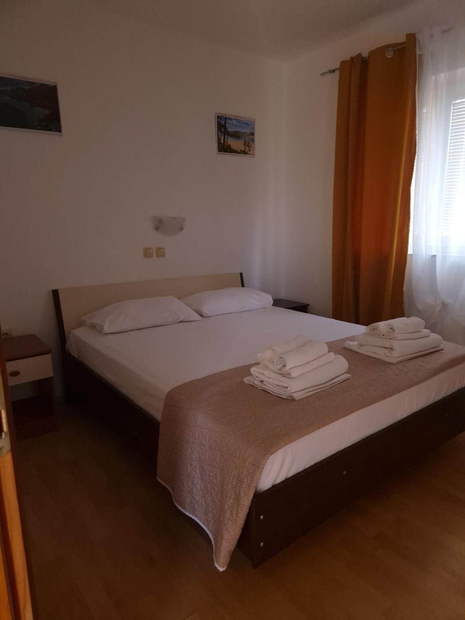 Apartments With A Parking Space Lopar, Rab - 16680 Bagian luar foto