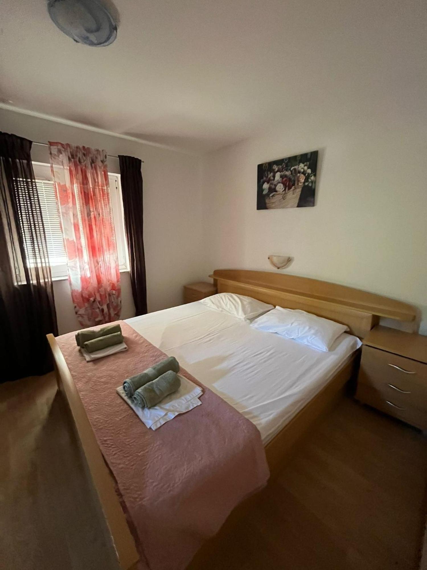 Apartments With A Parking Space Lopar, Rab - 16680 Bagian luar foto